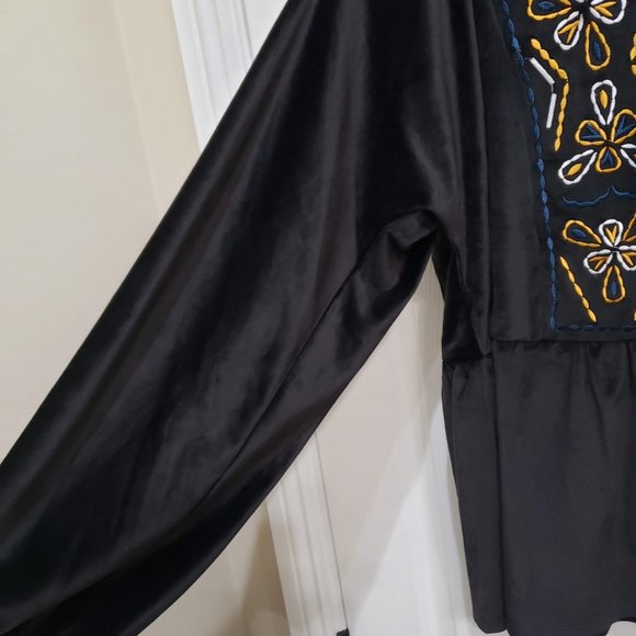 Bobeau Women Plus Soft Velour Embroidered 1X 2X Boho tunic Black Flowy Stretch - Picture 2 of 6